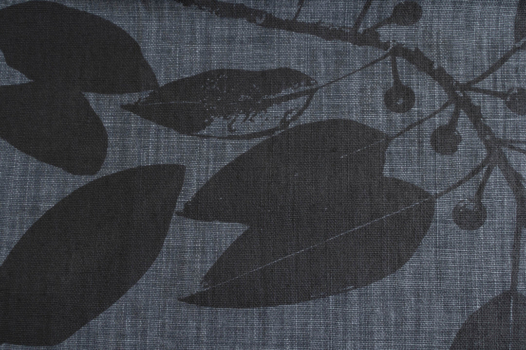 Moreton Bay Fig in Black on Granite Heavyweight