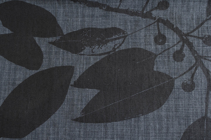 Moreton Bay Fig in Black on Granite Heavyweight