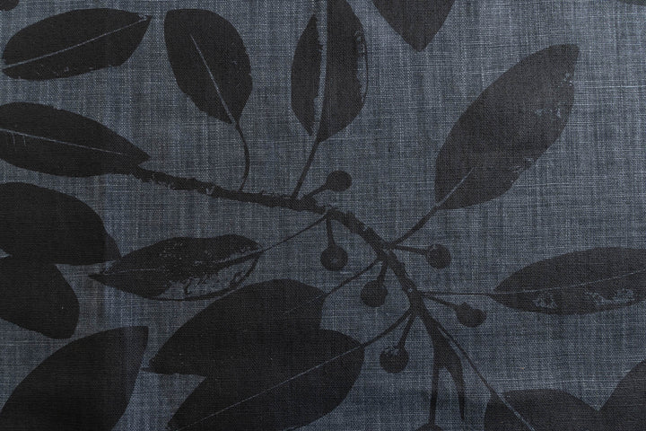Moreton Bay Fig in Black on Granite Heavyweight
