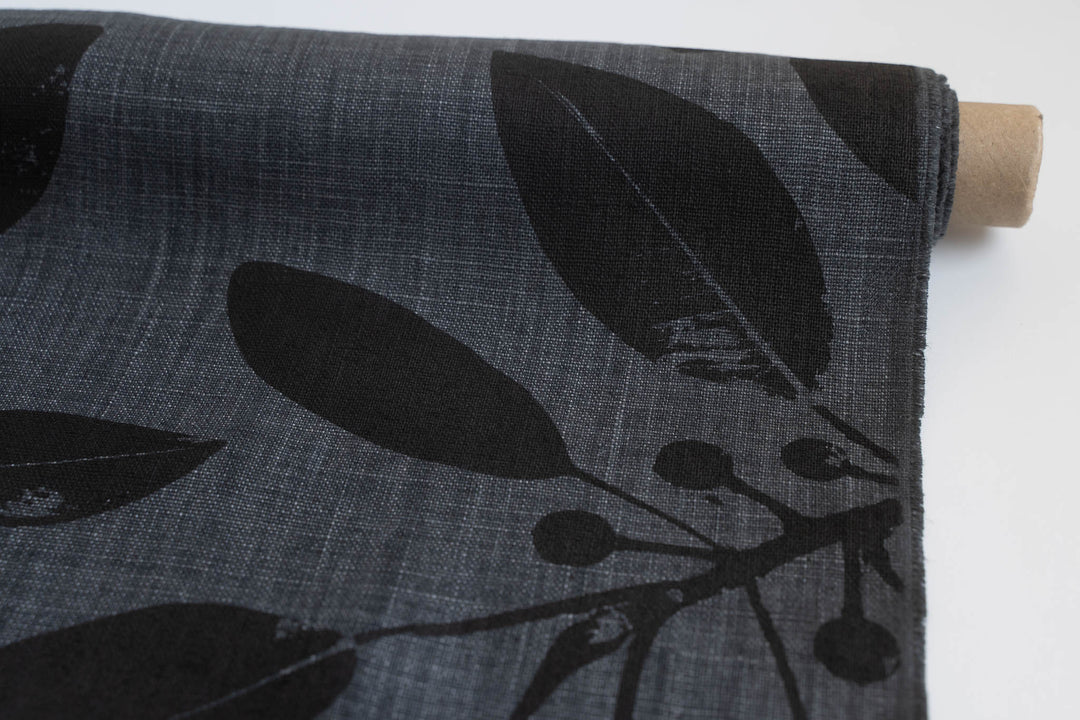 Moreton Bay Fig in Black on Granite Heavyweight