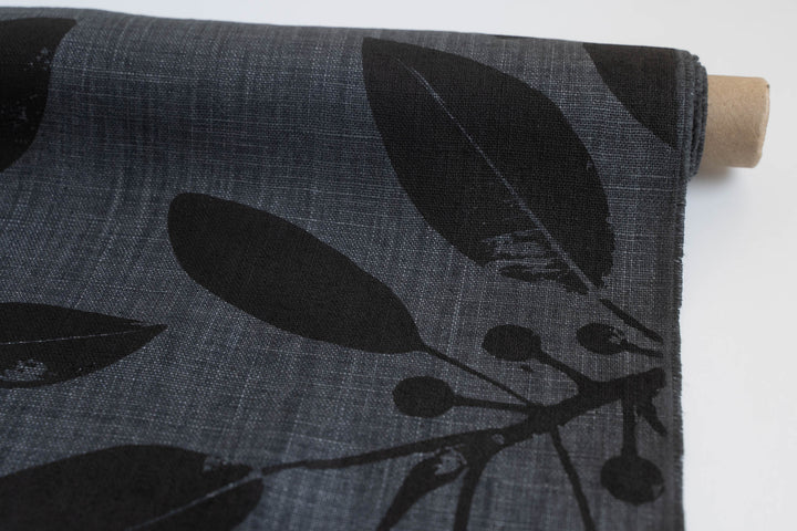 Moreton Bay Fig in Black on Granite Heavyweight