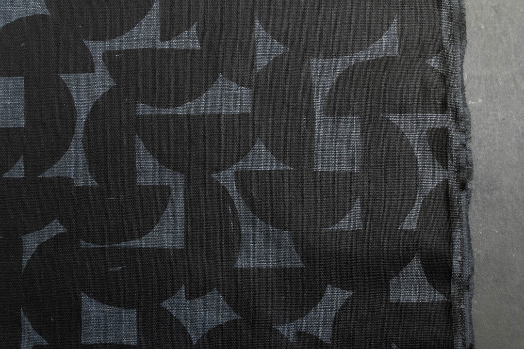 Stoneware in Black on Granite Heavyweight