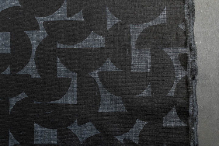 Stoneware in Black on Granite Heavyweight
