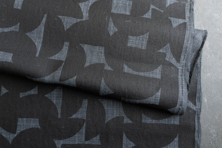 Stoneware in Black on Granite Heavyweight